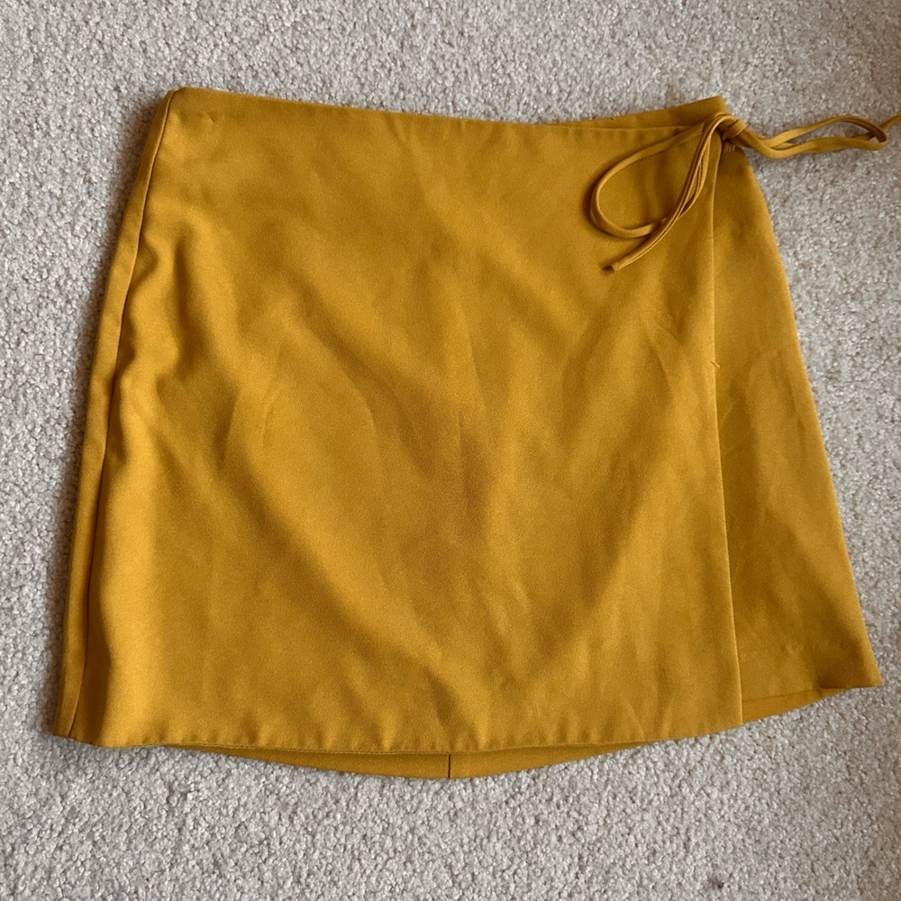 Silence + Noise Women’s Wrap Mini Skirt Size Small – Mustard Yellow Boho Style